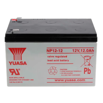 Bateria Yuasa NP12-12 12V 12Ah com texto e símbolos vermelhos numa caixa cinza com tampa preta