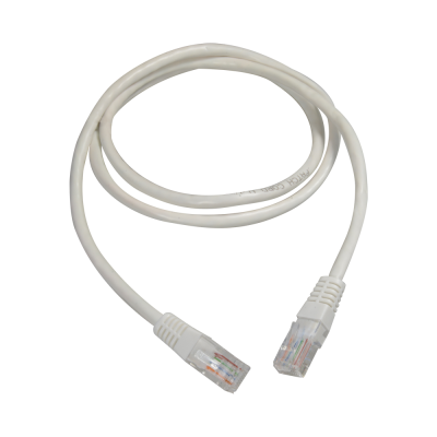 Cabo de rede Ethernet branco com conectores RJ45 transparentes.
