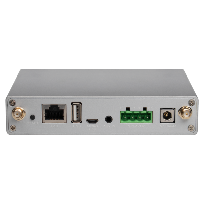 Dispositivo eletrónico prateado com portas LAN, USB, micro USB, AUX, entrada para colunas e conectores DC e antenas