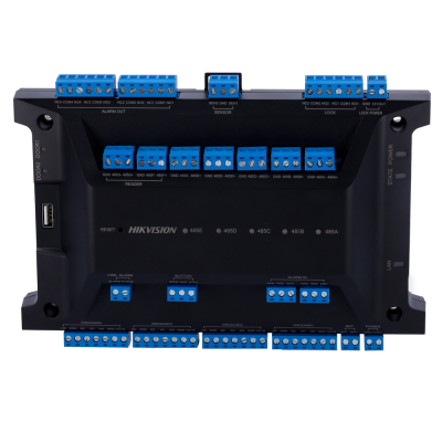 Painel eletrónico preto HIKVISION com vários conectores azuis e porta USB