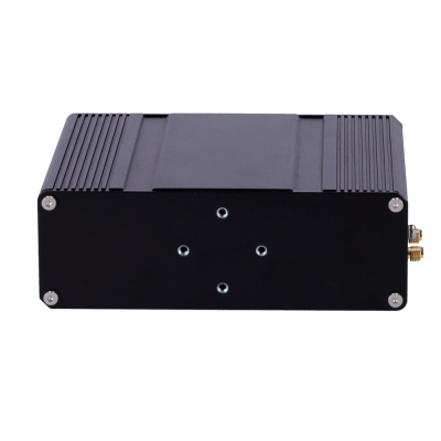 Caixa eletrónica preta retangular com parafusos e conexões douradas