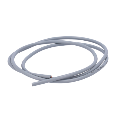 Cabo elétrico cinza com pontas descascadas e texto impresso