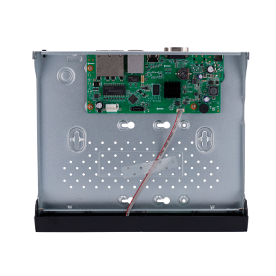 Dispositivo electrónico com placa de circuito e estrutura metálica