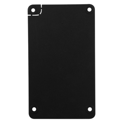 Caixa preta retangular com quatro furos nos cantos