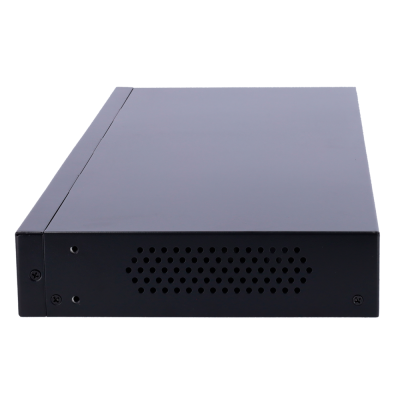 Aparelho retangular preto com ventilação de furos circulares