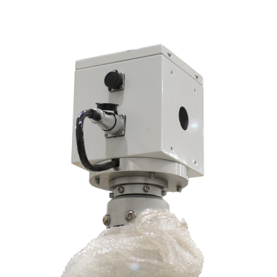 Dispositivo industrial branco com cabo preto e plástico bolha na base