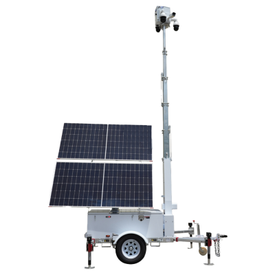 Carroça com painéis solares e torre com câmaras de segurança