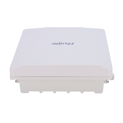 Caixa plástica branca com texto azul 'Fruig'