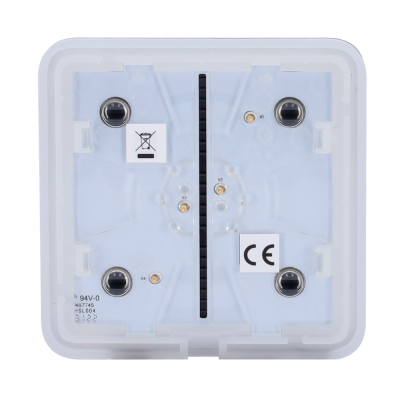 Base quadrada branca com suportes pretos e etiquetas com símbolos e números