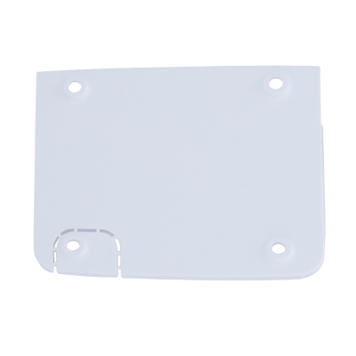 Peça retangular branca de plástico com furos para parafusos.
