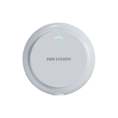 Dispositivo branco redondo com texto HIKVISION no centro e seta azul