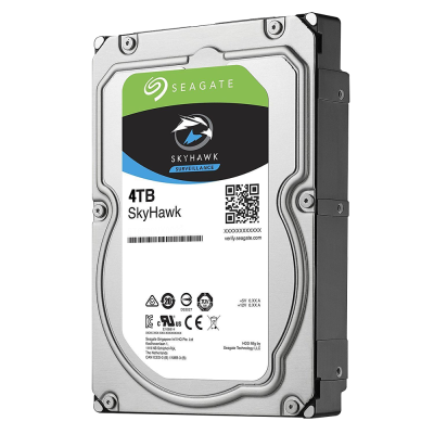 Disco rígido Seagate SkyHawk 4TB com etiqueta verde, preto e azul e corpo metálico prateado