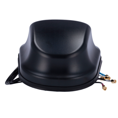 Antena preta com cabos e conectores dourados