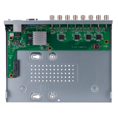 Placa eletrónica verde com conectores metálicos e dissipador de calor