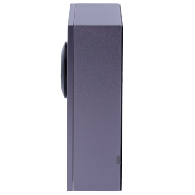 Caixa roxa quadrada com lente preta vista de lado