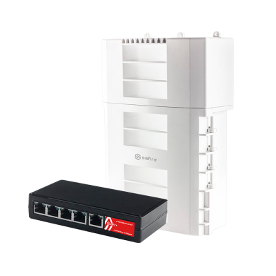Equipamento Safire com caixa branca e switch preto com cinco portas