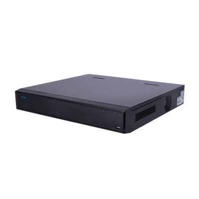 Rádio receptor preto com botões e porta USB numa superfície branca.