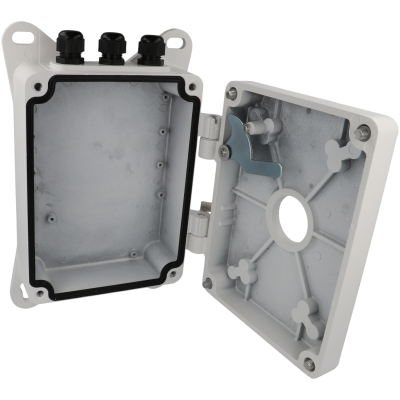 Caixa metálica branca para proteção com tampa aberta e vedação preta