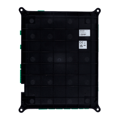 Placa eletrónica preta com etiquetas e símbolos CE e UKCA