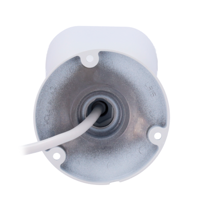 Suporte metálico prateado com fios brancos numa base branca