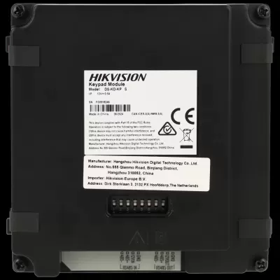Módulo de teclado Hikvision preto com etiqueta branca e informações técnicas