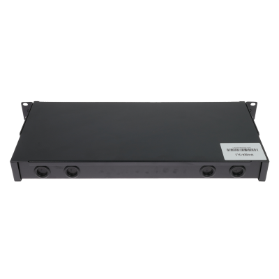 Dispositivo eletrónico preto rectangular com quatro botões à frente e etiqueta com texto