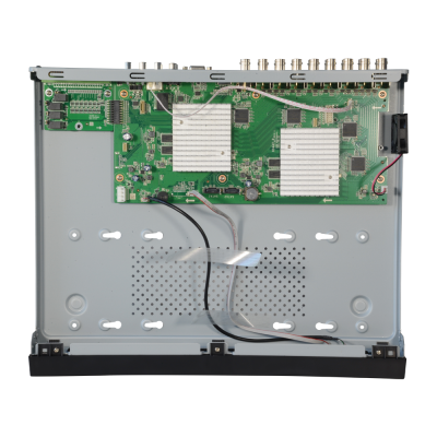 Aparelho eletrónico com placa circuito interna e dissipadores de calor