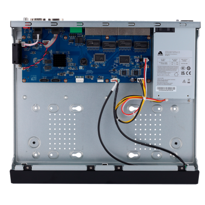 Interior de dispositivo eletrónico com placa azul e fonte de alimentação ASPOWER