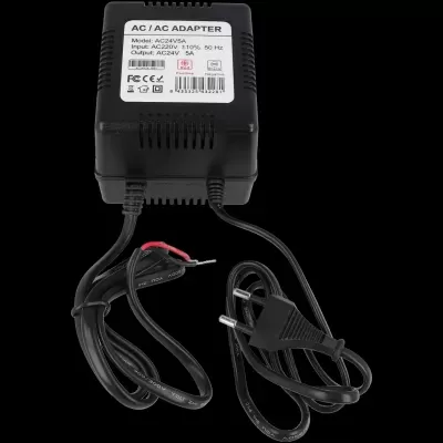 Transformador adaptador AC preto com etiqueta branca e cabos