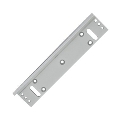 Barra metálica cinza com furos e recortes ovais