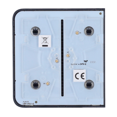 Peça quadrada plástica branca e preta com etiquetas e encaixes
