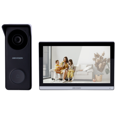 Campainha de vídeo Hikvision com unidade exterior e monitor interior a mostrar família