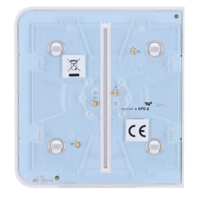 Painel quadrado branco com centro azul translúcido e várias entradas metálicas