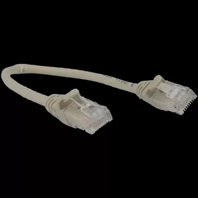 Cabo de rede Ethernet curto bege com conectores RJ45 transparentes