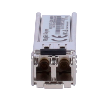 Módulo de rede óptica SFP metálico prateado com etiquetas brancas