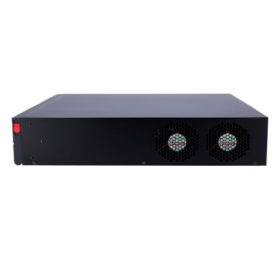 equipamento eletrónico preto com ventoinhas e botão vermelho