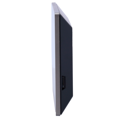 Tablet ou e-reader visto lateralmente com porta USB