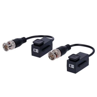 Adaptadores de vídeo BNC em preto com cabos curtos e conectores metálicos