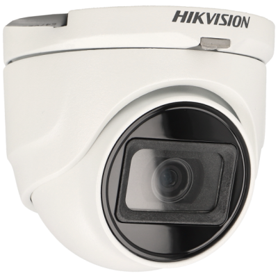 Câmara de segurança dome branca com lente preta da marca HIKVISION.