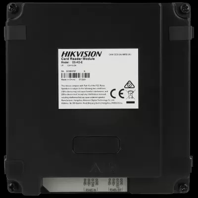 Leitor de cartões preto Hikvision DS-KD-E com etiqueta e conectores expostos