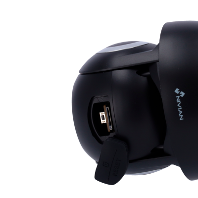 Câmara de segurança preta com porta de cartão de memória aberta e logo VISVAN