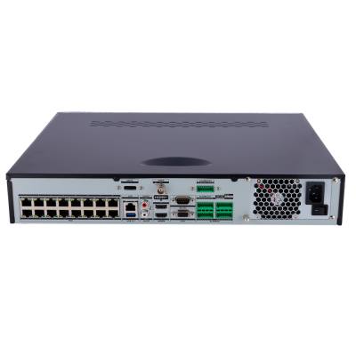 Roteador ou switch de rede preto com várias portas Ethernet e conexões diversas