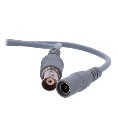 Cabo com três conectores diferentes em cinzento e metálico