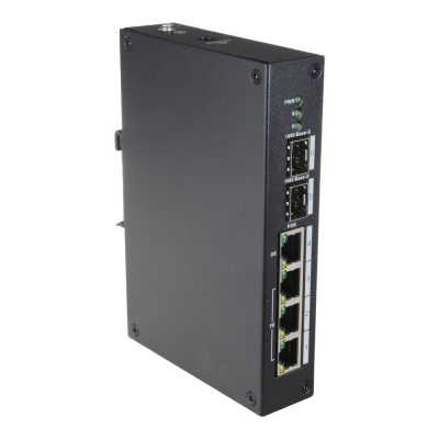 Equipamento eletrônico modular preto com portas Ethernet e LEDs verdes
