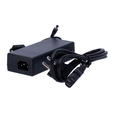 Carregador elétrico preto com cabo destacável