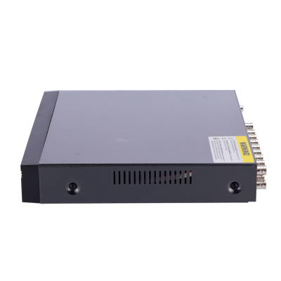 Leitor de vídeo digital preto com múltiplas portas coaxiais e etiqueta no topo