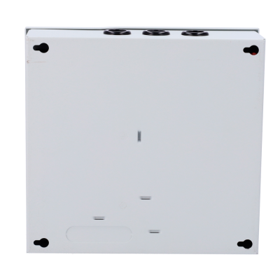 Caixa metálica branca com orifícios circulares e suportes pretos nos cantos.