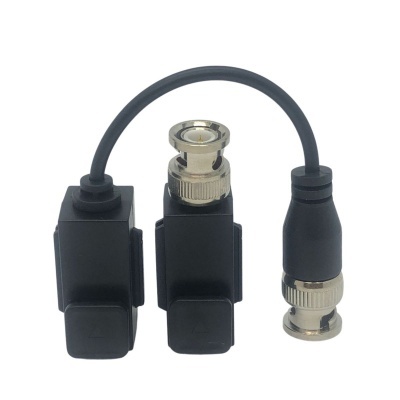 Adaptadores de vídeo preto com conectores BNC metálicos