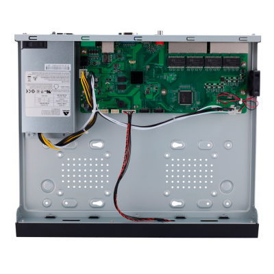 Dispositivo eletrónico com caixa aberta e placa de circuito exposta