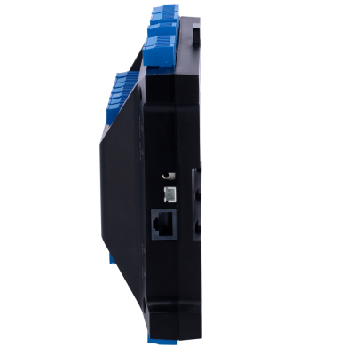 Módulo eletrônico preto com conectores azuis e várias portas numa lateral